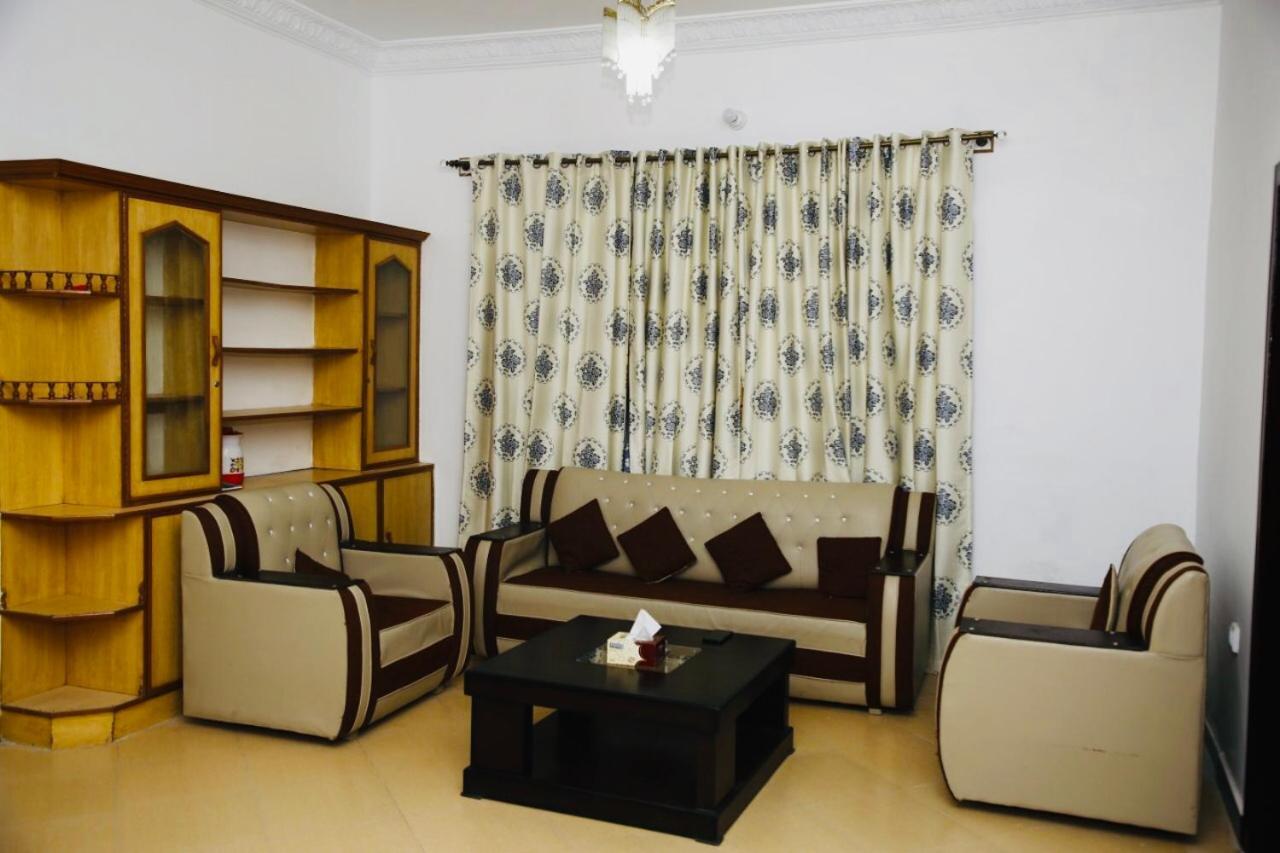 Lux Lounge Guest House Islamabad Exterior foto