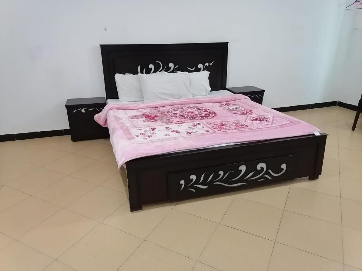 Lux Lounge Guest House Islamabad Exterior foto