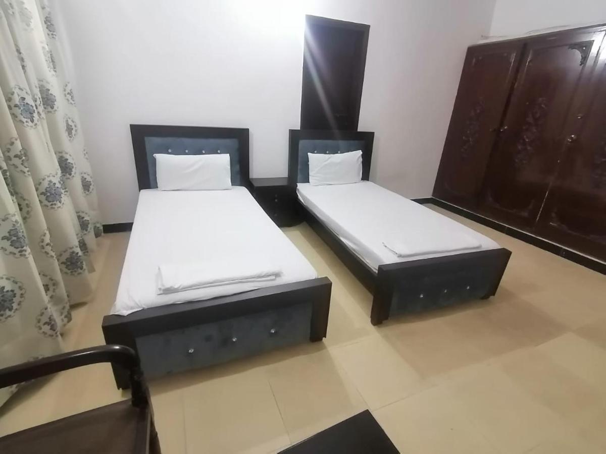 Lux Lounge Guest House Islamabad Exterior foto